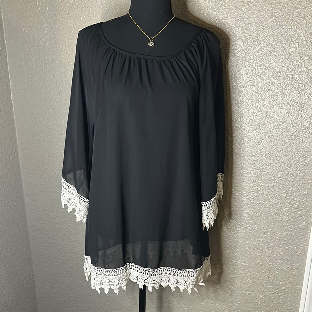 GIDDY UP GLAMOUR Elegant Lace Trim Women's Top